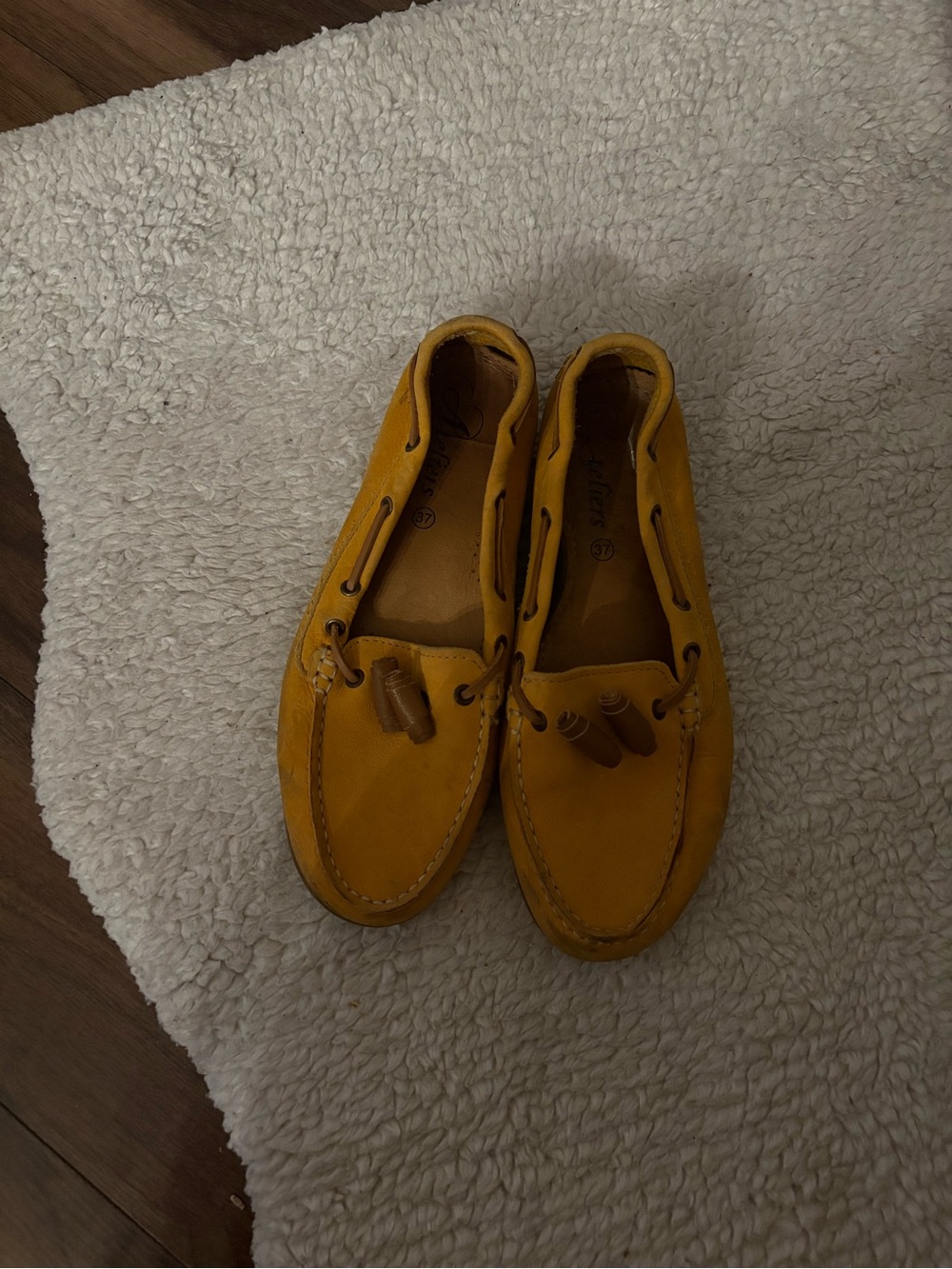πMUSTARD YELLOW LEATHER TASSEL LOAFERS β SIZE 37